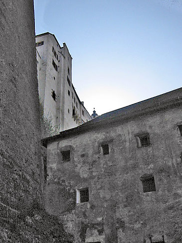 Unterwegs zwischen den Burgmauern Foto 