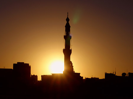 Sonnenuntergang über der Stadt - Landesinnere