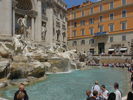 Menschen am Brunnen - Latium (Rom) (Rom)